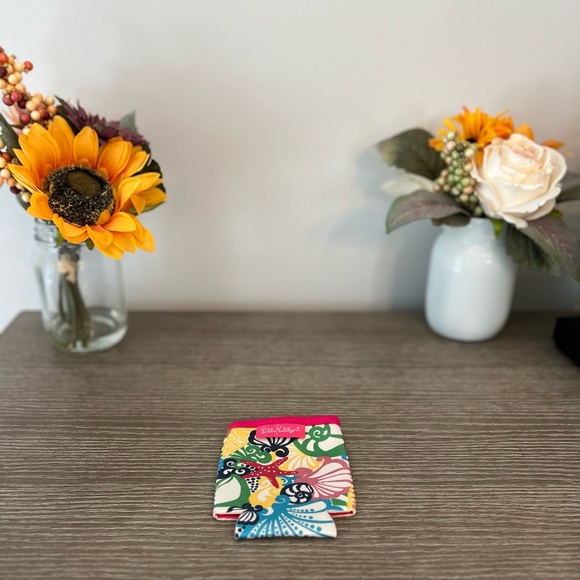 Lilly Pulitzer Chiquita Bonita Drink Hugger - Picture 3 of 3